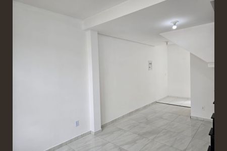 Sala de casa de condomínio para alugar com 2 quartos, 54m² em Jardim Nova Cidade, Guarulhos