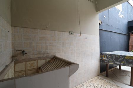 Casa à venda com 103m², 2 quartos e 1 vagaÁrea de serviço