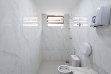 Casa para alugar com 487m², 5 quartos e 6 vagasBanheiro social 2