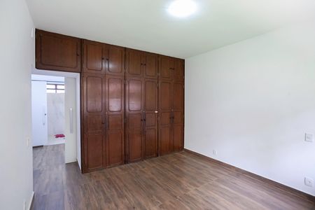 Casa para alugar com 487m², 5 quartos e 6 vagasQuarto 2