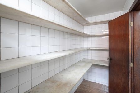 Casa para alugar com 487m², 5 quartos e 6 vagasDespensa