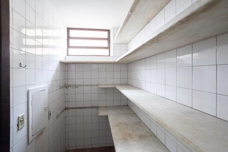 Casa para alugar com 487m², 5 quartos e 6 vagasDespensa