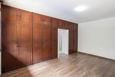 Casa para alugar com 487m², 5 quartos e 6 vagasSuíte 1