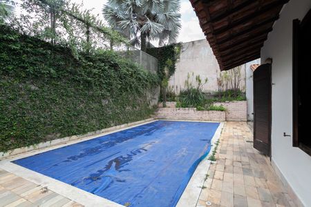 Casa para alugar com 487m², 5 quartos e 6 vagasQuintal