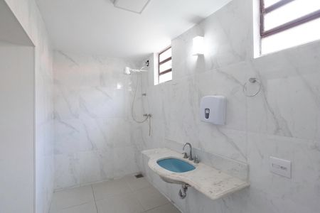 Casa para alugar com 487m², 5 quartos e 6 vagasBanheiro da suíte 1