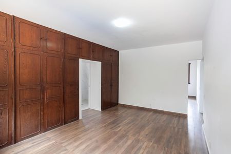 Casa para alugar com 487m², 5 quartos e 6 vagasSuíte 1