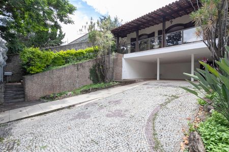 Casa para alugar com 487m², 5 quartos e 6 vagasFachada