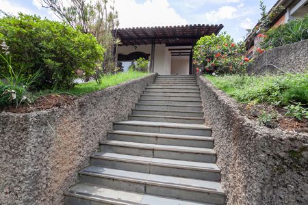 Casa para alugar com 487m², 5 quartos e 6 vagasEntrada