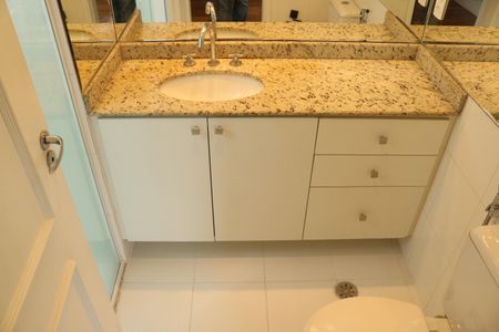 Apartamento à venda com 76m², 2 quartos e 2 vagasBanheiro Suíte