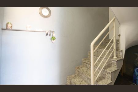 Casa à venda com 129m², 3 quartos e 3 vagasEscada