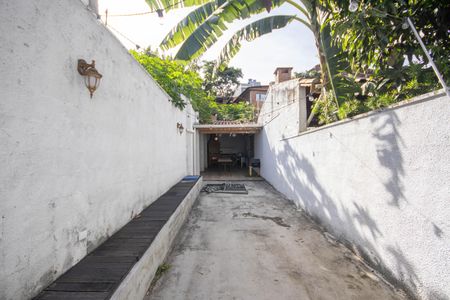 Casa à venda com 129m², 3 quartos e 3 vagasQuintal