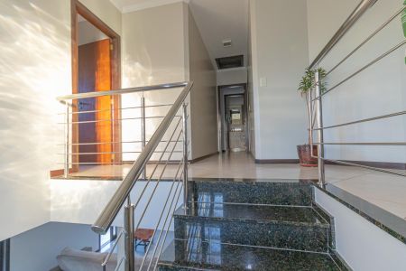 Casa à venda com 300m², 3 quartos e 3 vagasEscada/Corredor