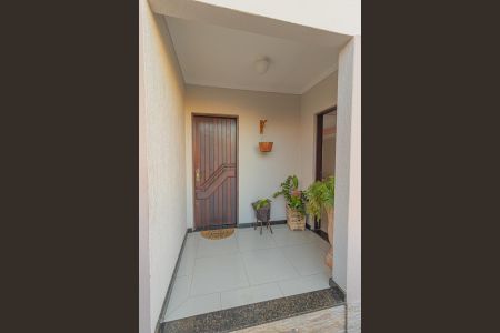 Casa à venda com 300m², 3 quartos e 3 vagasEntrada casa da frente