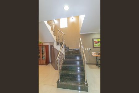 Casa à venda com 300m², 3 quartos e 3 vagasEscada