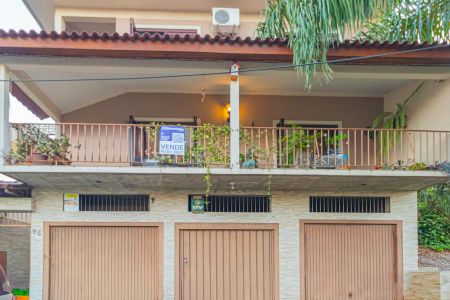 Casa à venda com 300m², 3 quartos e 3 vagasFachada/Placa instalada