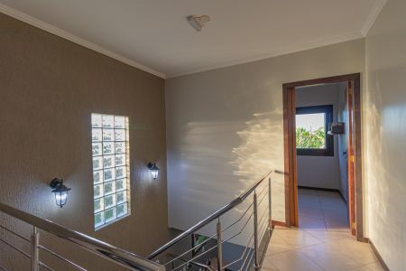 Casa à venda com 300m², 3 quartos e 3 vagasEscada/Corredor