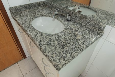Apartamento à venda com 134m², 4 quartos e 3 vagasBanheiro da Suíte 1