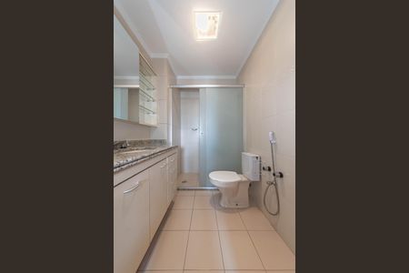 Apartamento à venda com 134m², 4 quartos e 3 vagasBanheiro da Suíte 2