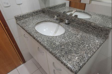 Apartamento à venda com 134m², 4 quartos e 3 vagasBanheiro Social