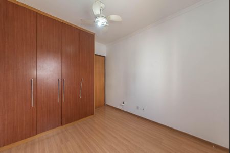 Apartamento à venda com 134m², 4 quartos e 3 vagasQuarto 2