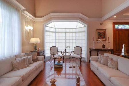 Casa à venda com 3 quartos, 550m² em Jardim Leonor, São Paulo