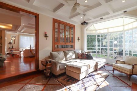 Casa à venda com 3 quartos, 550m² em Jardim Leonor, São Paulo