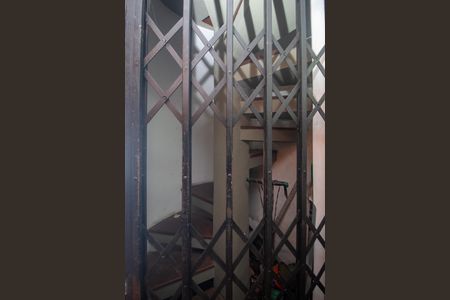 Casa para alugar com 311m², 3 quartos e 1 vagaEscada