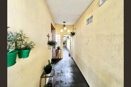 Casa à venda com 200m², 3 quartos e 2 vagas Casa à venda com 200m², 3 quartos e 2 vagasCorredor