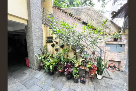 Casa à venda com 200m², 3 quartos e 2 vagas Casa à venda com 200m², 3 quartos e 2 vagasJardim