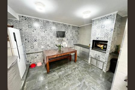 Casa à venda com 200m², 3 quartos e 2 vagas Casa à venda com 200m², 3 quartos e 2 vagasChurrasqueira/Quintal