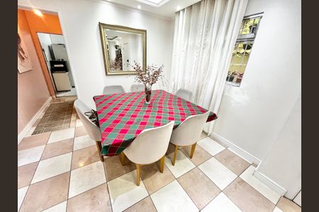 Casa à venda com 200m², 3 quartos e 2 vagas Casa à venda com 200m², 3 quartos e 2 vagasSala