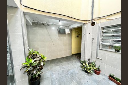 Casa à venda com 200m², 3 quartos e 2 vagas Casa à venda com 200m², 3 quartos e 2 vagasQuintal