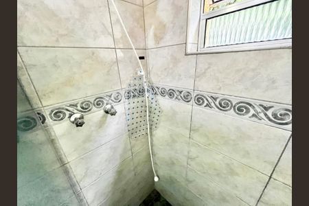 Casa à venda com 200m², 3 quartos e 2 vagas Casa à venda com 200m², 3 quartos e 2 vagasBanheiro da Suíte 1/2