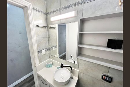 Casa à venda com 200m², 3 quartos e 2 vagas Casa à venda com 200m², 3 quartos e 2 vagasBanheiro da Suíte 1/2