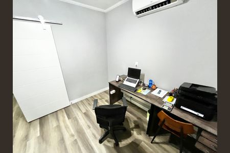 Casa à venda com 200m², 3 quartos e 2 vagas Casa à venda com 200m², 3 quartos e 2 vagasQuarto Suíte 2 / Escritório