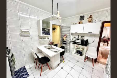 Casa à venda com 200m², 3 quartos e 2 vagas Casa à venda com 200m², 3 quartos e 2 vagasv