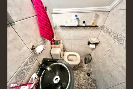 Casa à venda com 200m², 3 quartos e 2 vagas Casa à venda com 200m², 3 quartos e 2 vagasv