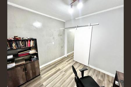 Casa à venda com 200m², 3 quartos e 2 vagas Casa à venda com 200m², 3 quartos e 2 vagasQuarto Suíte 2 / Escritório