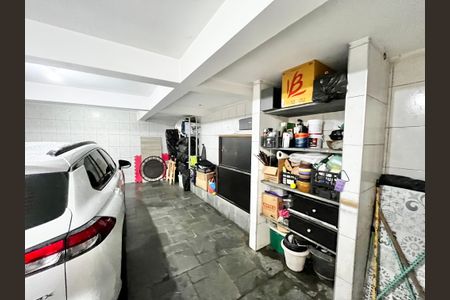 Casa à venda com 200m², 3 quartos e 2 vagas Casa à venda com 200m², 3 quartos e 2 vagasGaragem
