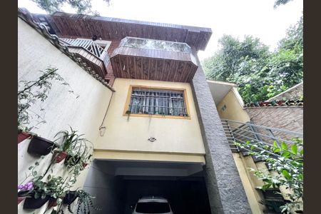 Casa à venda com 200m², 3 quartos e 2 vagas Casa à venda com 200m², 3 quartos e 2 vagasEntrada