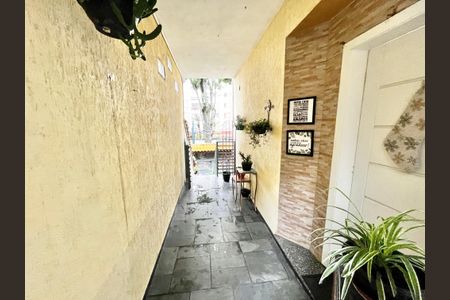 Casa à venda com 200m², 3 quartos e 2 vagas Casa à venda com 200m², 3 quartos e 2 vagasCorredor