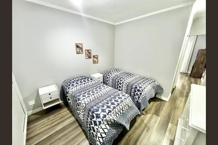 Casa à venda com 200m², 3 quartos e 2 vagas Casa à venda com 200m², 3 quartos e 2 vagasQuarto Suíte 1