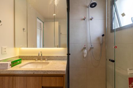 Banheiro da Suíte 1 de apartamento para alugar com 2 quartos, 85m² em Pinheiros, São Paulo