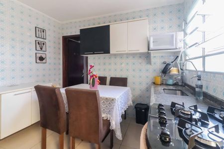 Casa para alugar com 80m², 2 quartos e 2 vagasCozinha