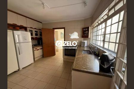 Casa à venda com 320m², 4 quartos e 5 vagas Casa à venda com 320m², 4 quartos e 5 vagasFoto 03