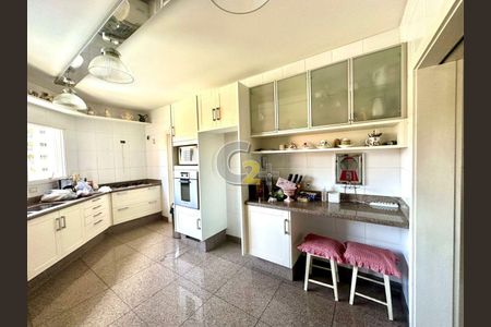 Apartamento à venda com 270m², 2 quartos e 7 vagas