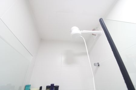 Banheiro da suíte de apartamento à venda com 1 quarto, 28m² em Socorro, São Paulo