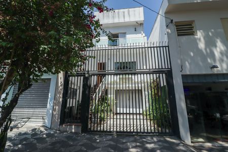 Casa à venda com 350m², 3 quartos e 3 vagas Casa à venda com 350m², 3 quartos e 3 vagasFachada