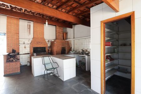 Casa à venda com 350m², 3 quartos e 3 vagas Casa à venda com 350m², 3 quartos e 3 vagasChurrasqueira