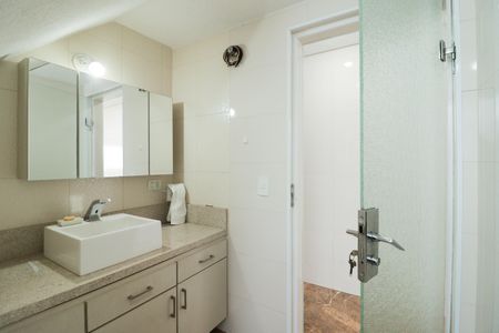 Casa à venda com 350m², 3 quartos e 3 vagas Casa à venda com 350m², 3 quartos e 3 vagasBanheiro Social 2